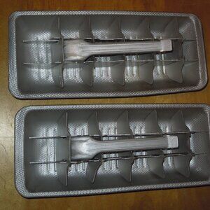 2 Vintage 50s Aluminum Kitchenware Ice Cube Tray Lever Handle 16 cube Textured